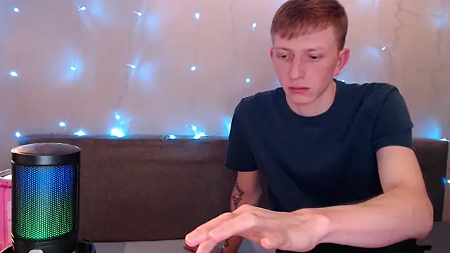 juliaanddima online show from September 22, 2025, 9:28 pm