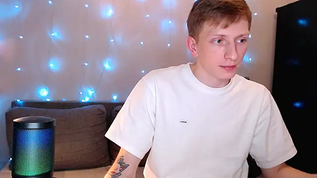 juliaanddima online show from October 8, 2025, 9:01 pm