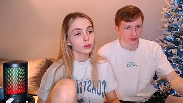 juliaanddima online show from December 19, 2025, 10:28 pm