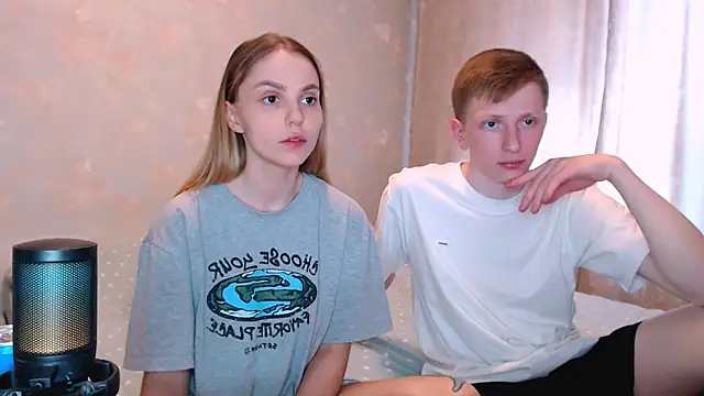 juliaanddima online show from May 20, 2026, 9:26 am