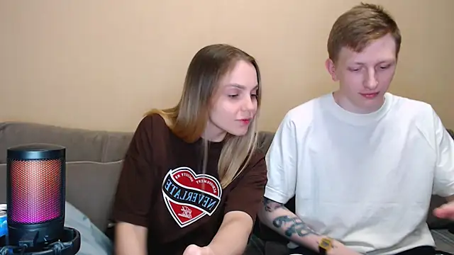 juliaanddima online show from May 30, 2026, 10:40 pm