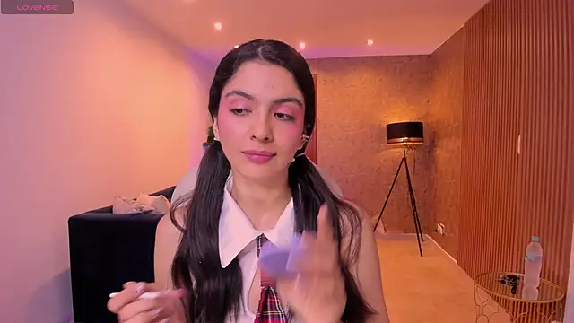 miiaa evans online show from October 21, 2025, 10:38 am