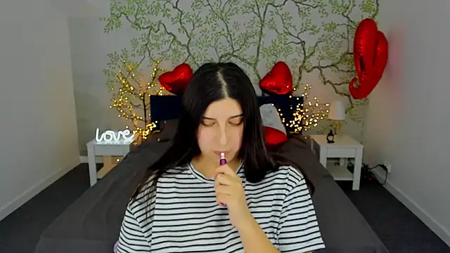 Linda EX online show from February 21, 2025, 10:50 am