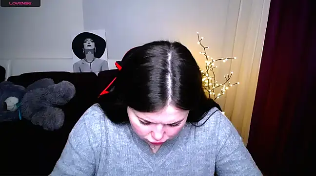 Emily Mo online show from March 4, 2025, 6:37 am