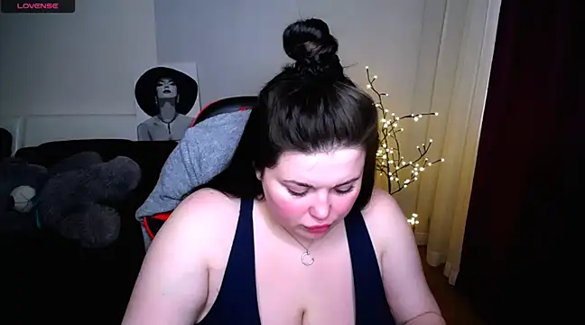 Emily Mo online show from March 4, 2025, 9:40 am