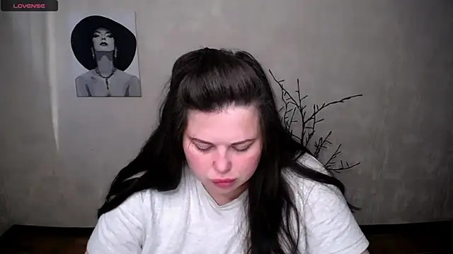 Emily Mo online show from September 13, 2025, 5:40 am