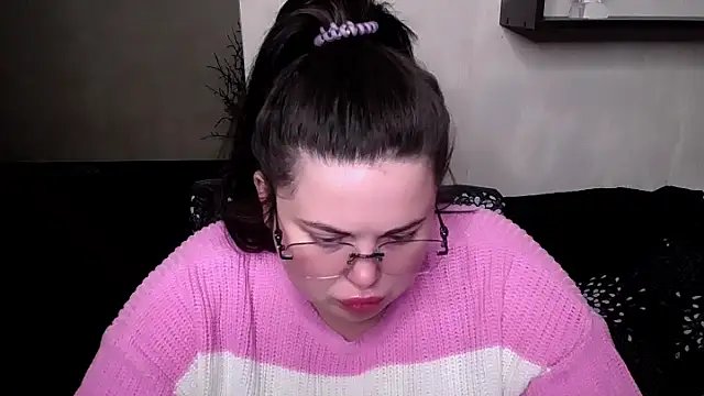 Emily Mo online show from October 11, 2025, 6:01 am