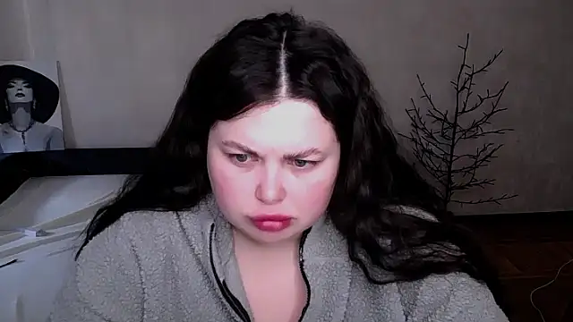 Emily Mo online show from April 21, 2026, 5:47 am