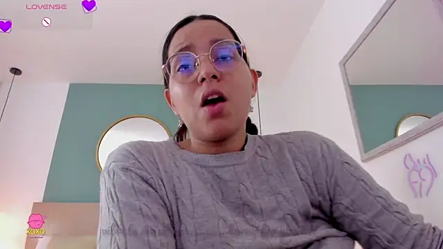 lucy blue28 online show from May 4, 2026, 12:56 pm
