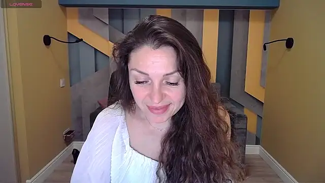 EllaLong online show from December 17, 2024, 3:39 pm