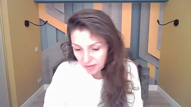 EllaLong online show from February 7, 2026, 12:31 pm