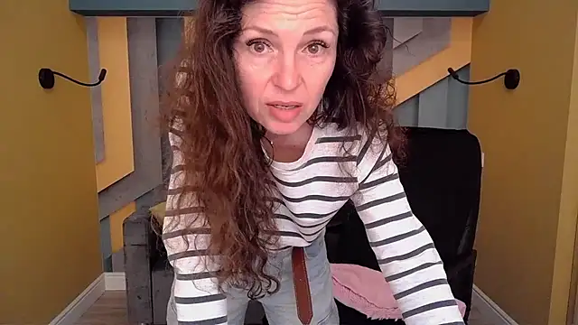 EllaLong online show from April 10, 2026, 11:37 am