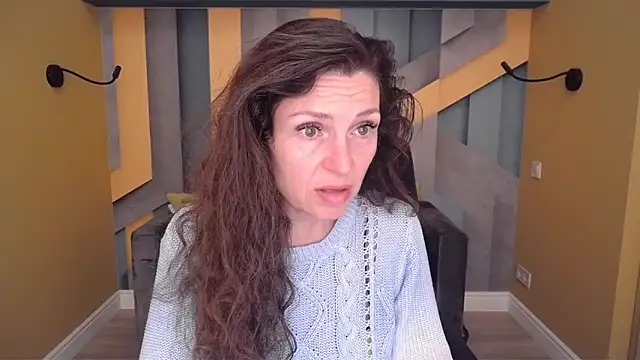 EllaLong online show from April 18, 2026, 11:25 am