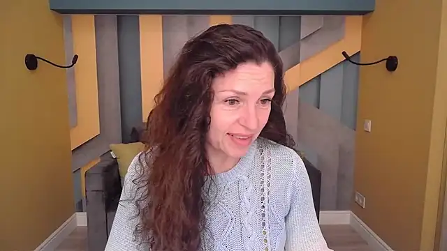 EllaLong online show from April 19, 2026, 11:42 am