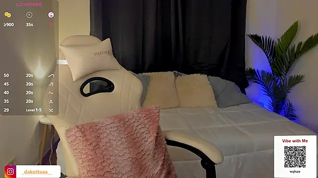 Snapshot of dakottaa_ chatting on December 18, 2024, 10:57 pm dakottaa online show from December 18, 2024, 10:57 pm