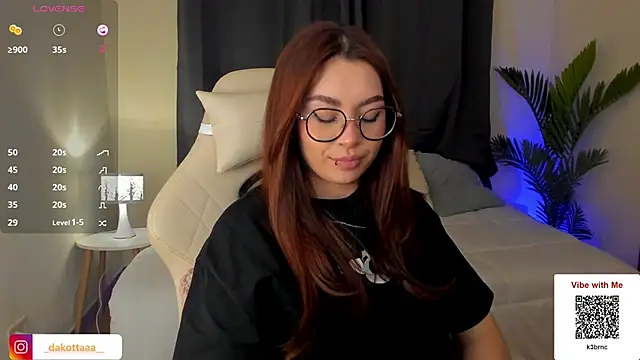 Snapshot of dakottaa_ chatting on December 19, 2024, 2:01 am dakottaa online show from December 19, 2024, 2:01 am