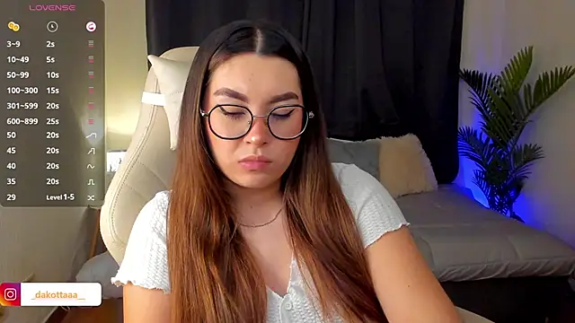 Snapshot of dakottaa_ chatting on October 9, 2025, 11:14 pm dakottaa online show from October 9, 2025, 11:14 pm