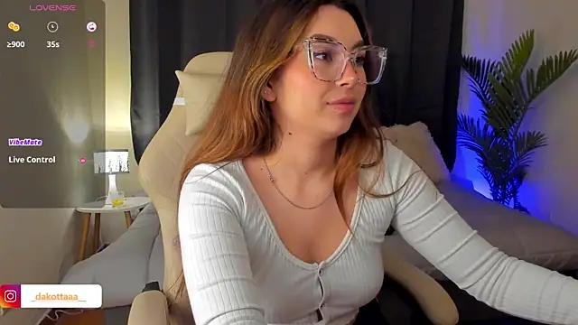 Snapshot of dakottaa_ chatting on November 11, 2025, 11:38 pm dakottaa online show from November 11, 2025, 11:38 pm