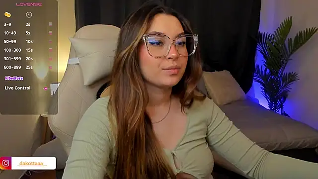 Snapshot of dakottaa_ chatting on November 18, 2025, 11:37 pm dakottaa online show from November 18, 2025, 11:37 pm