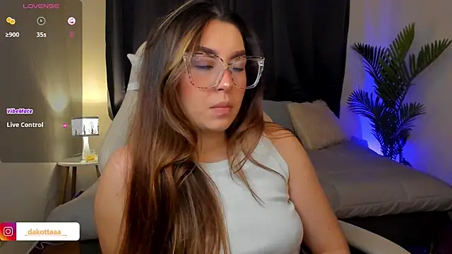 Snapshot of dakottaa_ chatting on November 19, 2025, 11:38 pm dakottaa online show from November 19, 2025, 11:38 pm