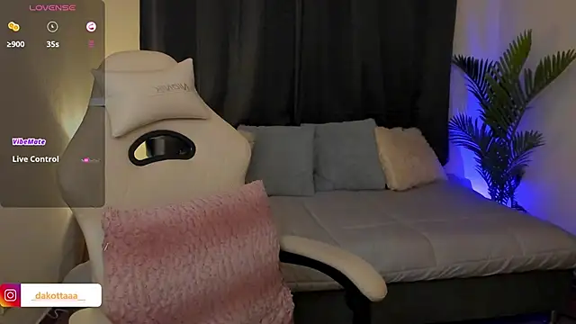 Snapshot of dakottaa_ chatting on November 27, 2025, 11:40 pm dakottaa online show from November 27, 2025, 11:40 pm