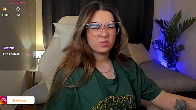 Snapshot of dakottaa_ chatting on November 28, 2025, 11:40 pm dakottaa online show from November 28, 2025, 11:40 pm