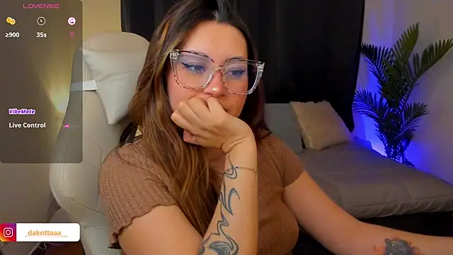 Snapshot of dakottaa_ chatting on November 29, 2025, 11:41 pm dakottaa online show from November 29, 2025, 11:41 pm