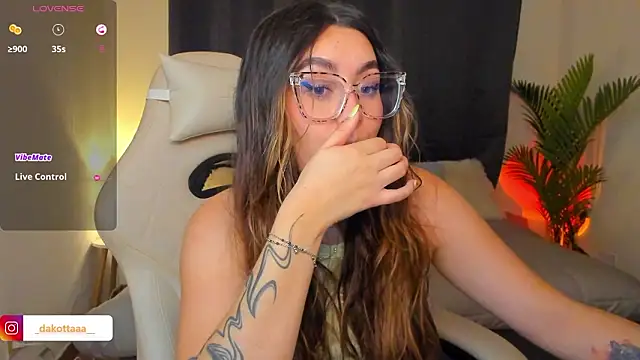 dakottaa  online show from March 16, 2026, 11:31 pm