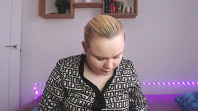 Karolina love  online show from February 27, 2026, 7:41 am