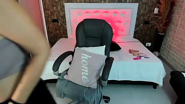 Snapshot of kitty__horny chatting on January 18, 2025, 11:21 am kitty horny online show from January 18, 2025, 11:21 am