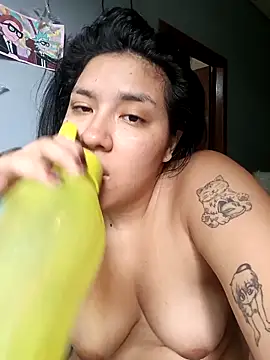 DanelyLopez online show from April 5, 2026, 9:23 pm