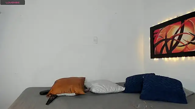 Lauralove 69 online show from April 22, 2026, 9:27 pm