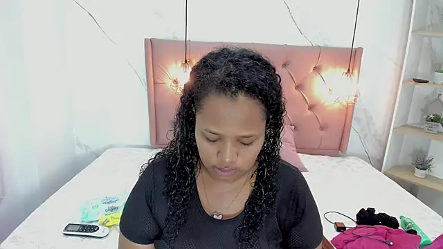 Belle Brunette online show from February 14, 2025, 9:32 pm