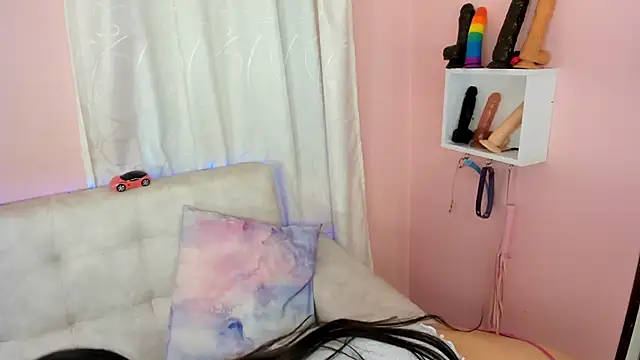 tinysara online show from January 24, 2025, 7:49 pm