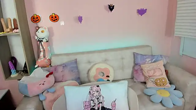 tinysara online show from October 5, 2025, 4:27 pm