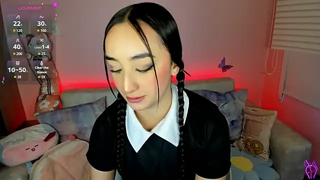 tinysara online show from March 13, 2026, 4:35 pm