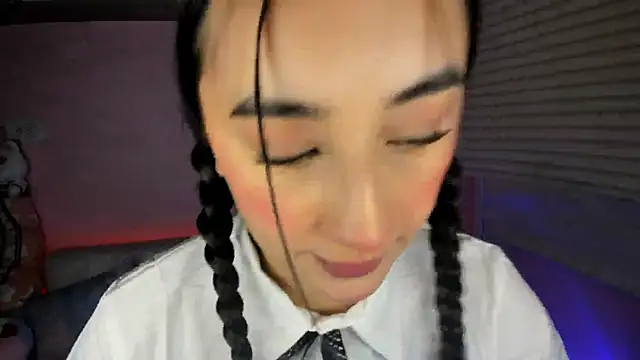 tinysara online show from March 25, 2026, 4:35 pm