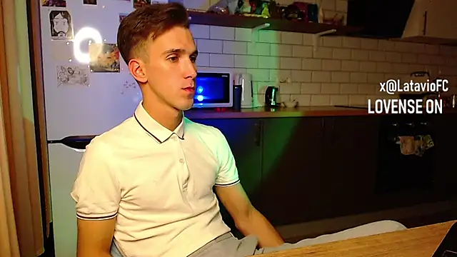 Midnighter  online show from September 18, 2025, 1:51 am