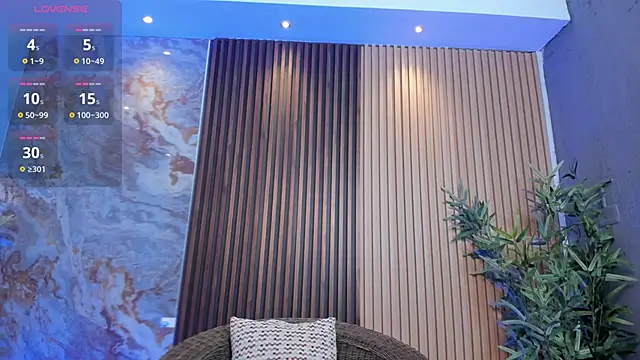 charlottewhitte online show from September 24, 2025, 11:46 am