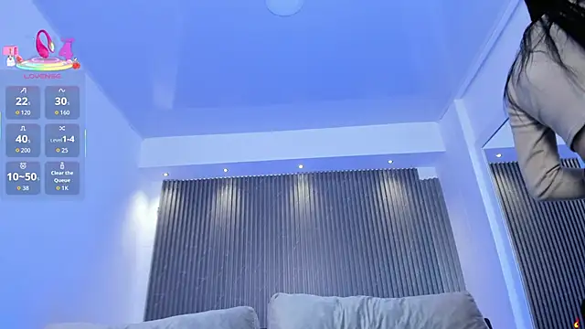 charlottewhitte online show from September 25, 2025, 11:47 am