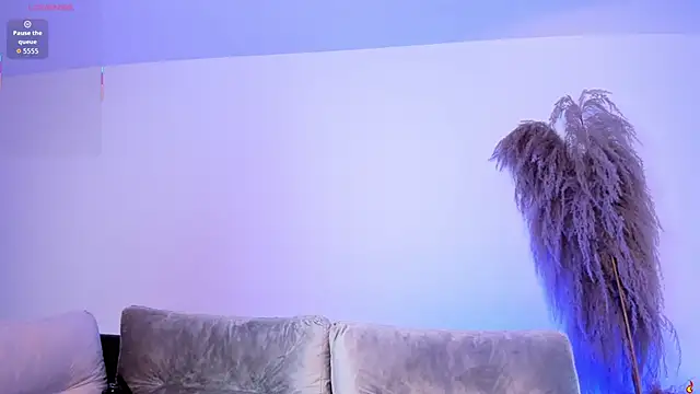 charlottewhitte online show from November 30, 2025, 1:15 pm