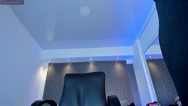 charlottewhitte online show from January 7, 2026, 11:23 am