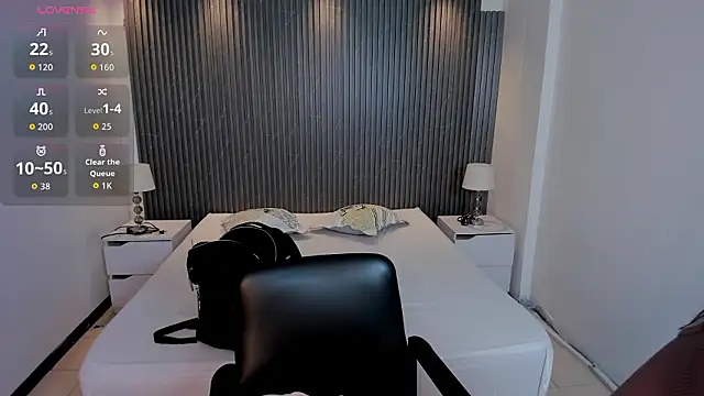 charlottewhitte online show from March 12, 2026, 11:38 am