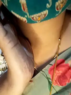 tuttifrutti17 online show from January 2, 2025, 5:39 pm