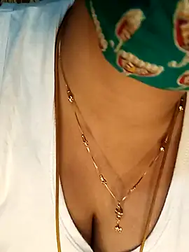 tuttifrutti17 online show from January 4, 2025, 5:47 pm