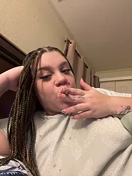 QueenNuttCollector online show from January 30, 2025, 1:33 am