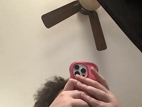 QueenNuttCollector online show from April 15, 2026, 8:53 pm