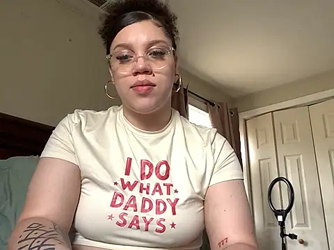 QueenNuttCollector online show from April 20, 2026, 4:43 pm