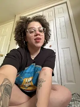 QueenNuttCollector online show from April 24, 2026, 4:09 pm