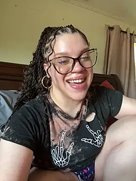 Snapshot of QueenNuttCollector chatting on May 20, 2026, 4:24 pm QueenNuttCollector online show from May 20, 2026, 4:24 pm